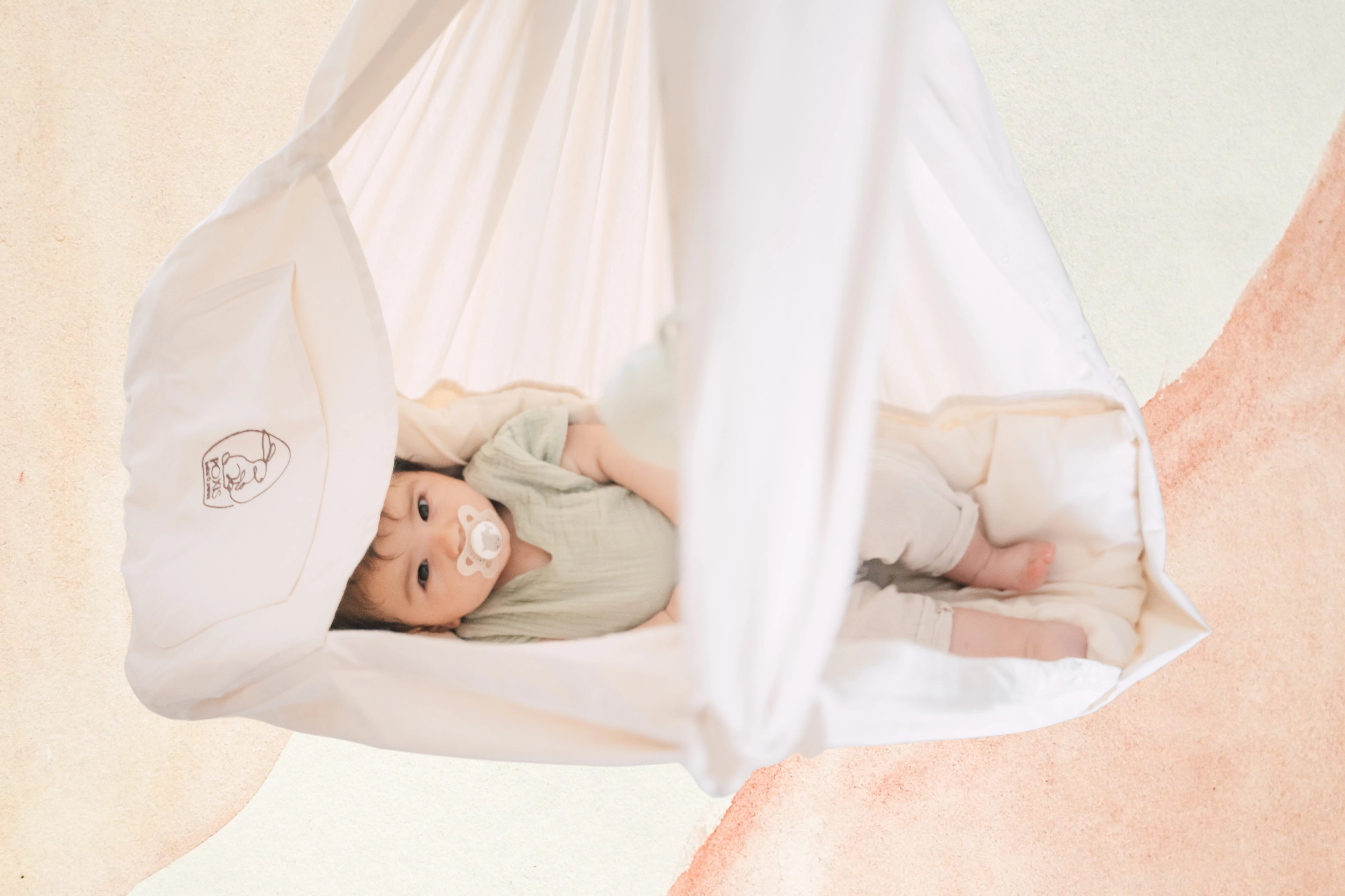 POXIS baby ljulja sa motorom za miran san bebe ljulja na bijelom postolju